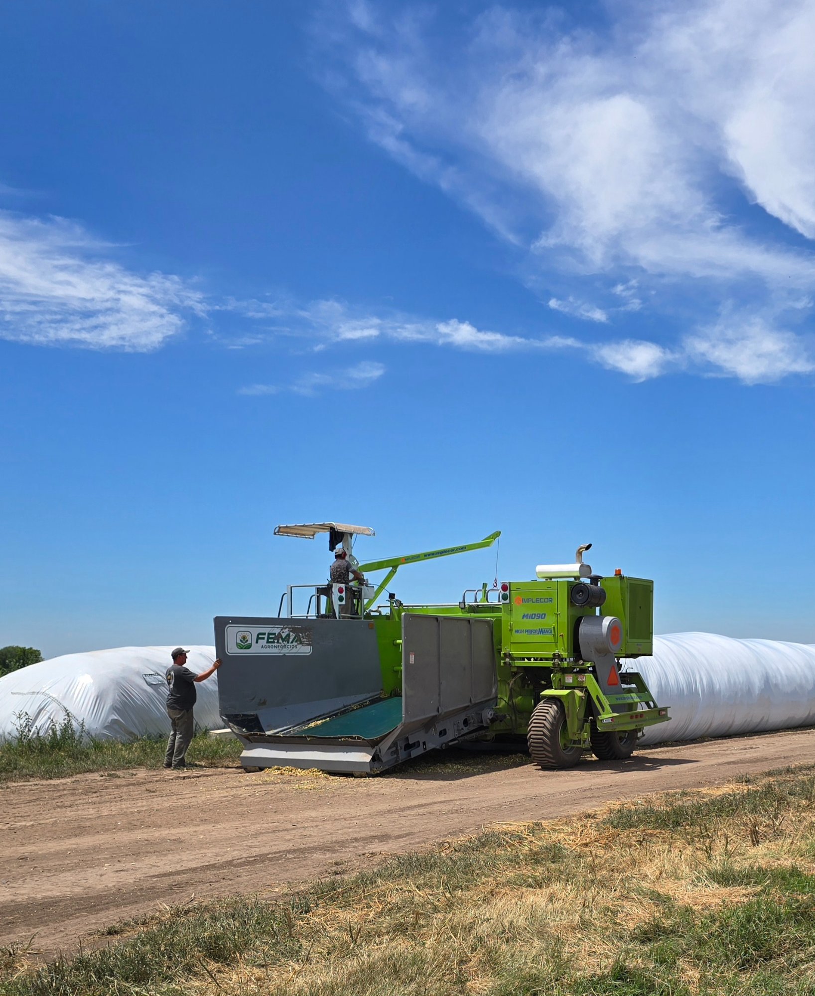 Máquina embolsadora Implecor MI090 en operación